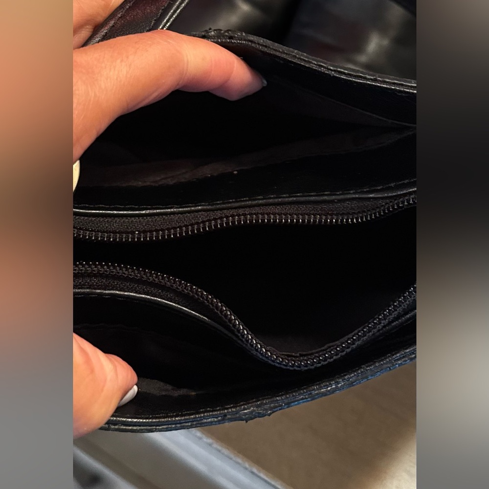 Liz Claiborne Classic Black Shoulder Bag - Picture 7 of 9